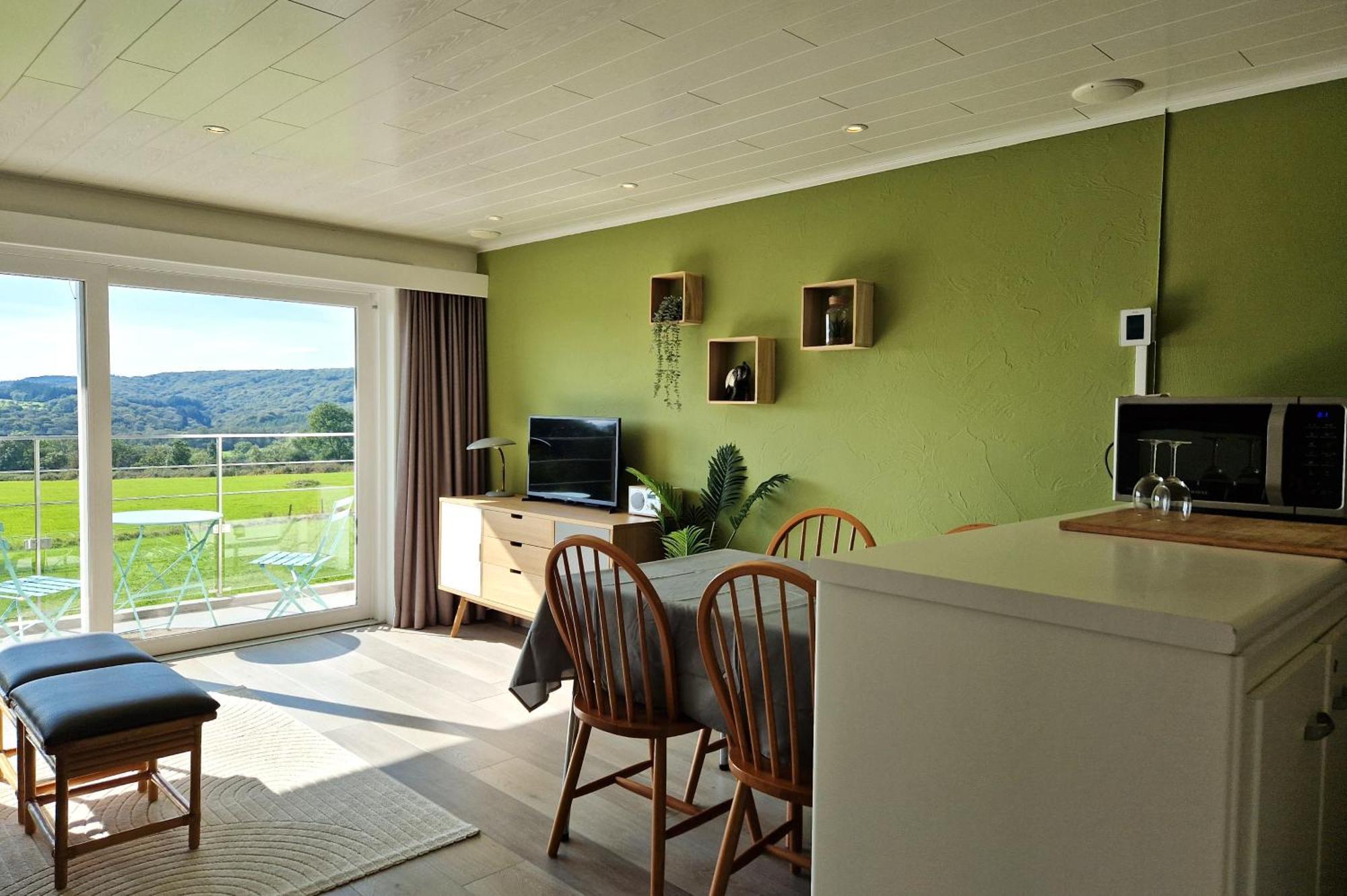 Appartement With Beautiful Views Near *